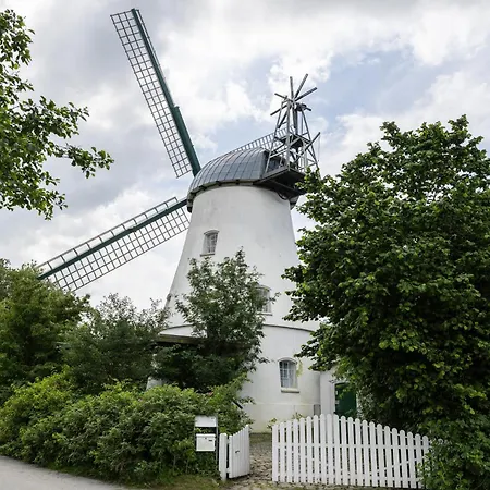 Nyaraló Windmuehle Betty An Der Nordsee